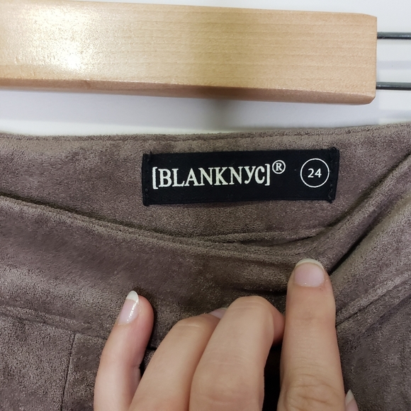 Blank NYC cropped faux suede pants 24 nwot - Picture 3 of 7